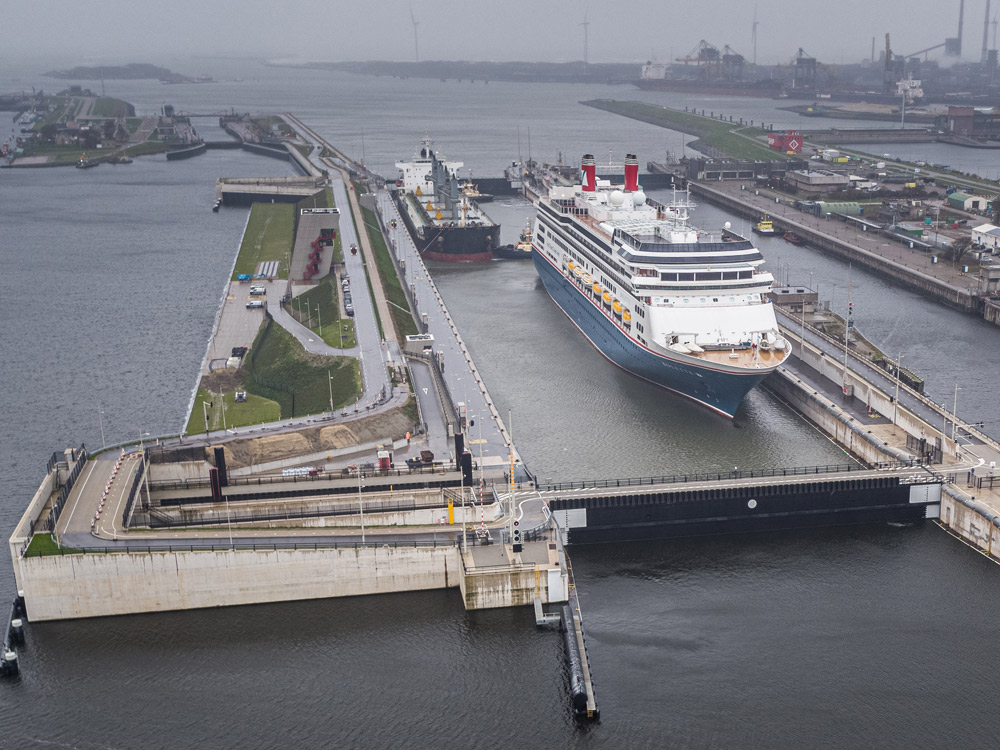 Zeesluis IJmuiden officieel in gebruik genomen