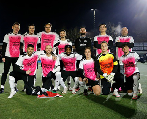 Docenten sterrenteam speelt benefietwedstrijd tegen de Creators FC!